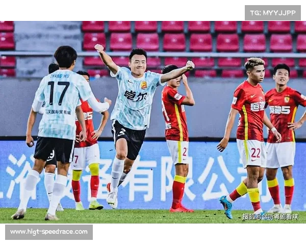 “武汉德比”引爆中超,三镇外援发力助球队重回榜首